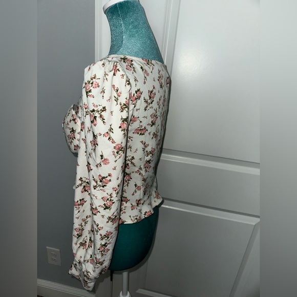 Floral long sleeve top 👚✨ - Picture 8 of 10